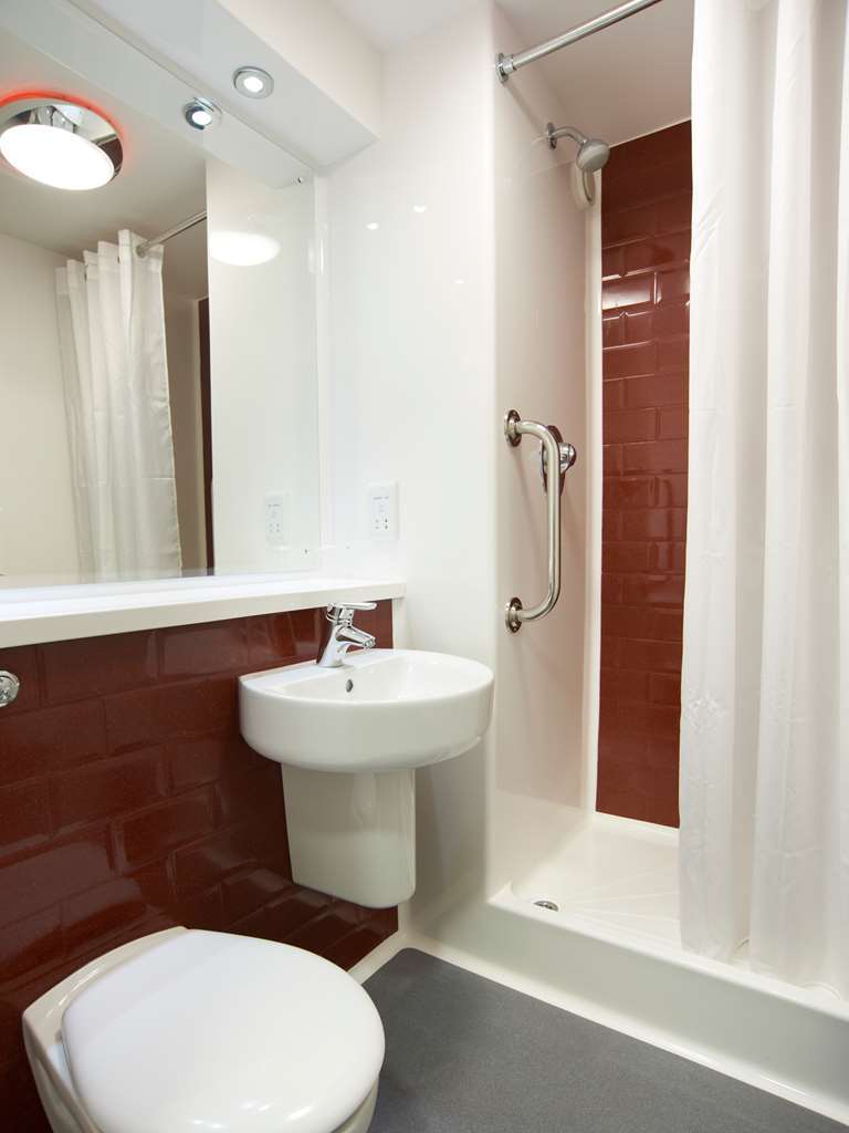 Travelodge London Barking Habitación foto
